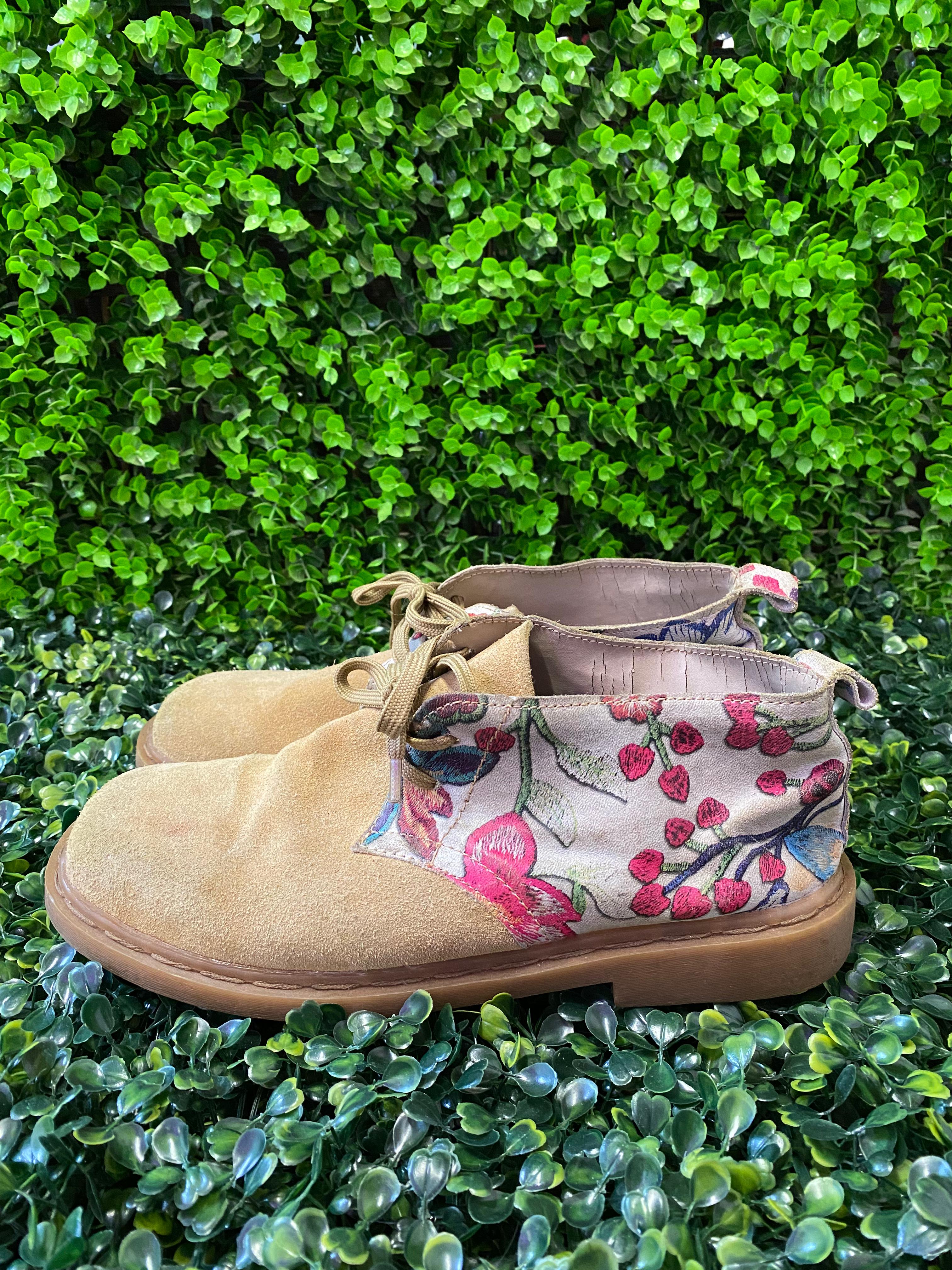 Soft Soul Floral Lace-Up Shoes