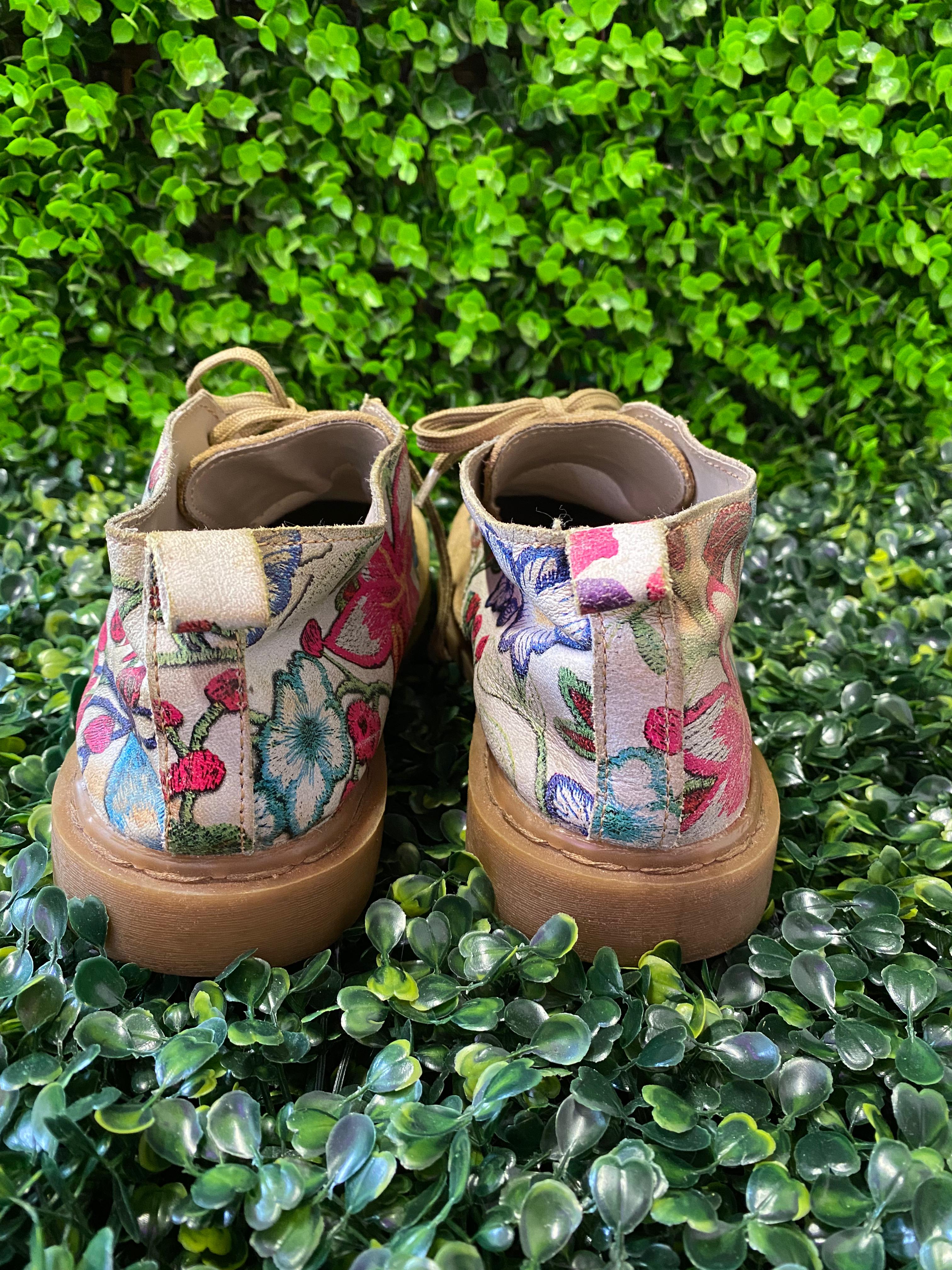Soft Soul Floral Lace-Up Shoes