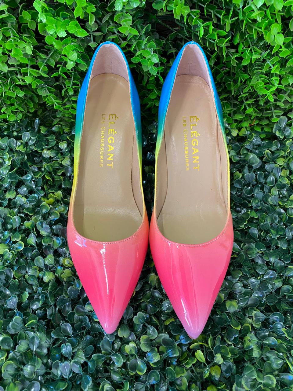 Élégant Les Chaussures Sunrise Rainbow Patent Court Heels