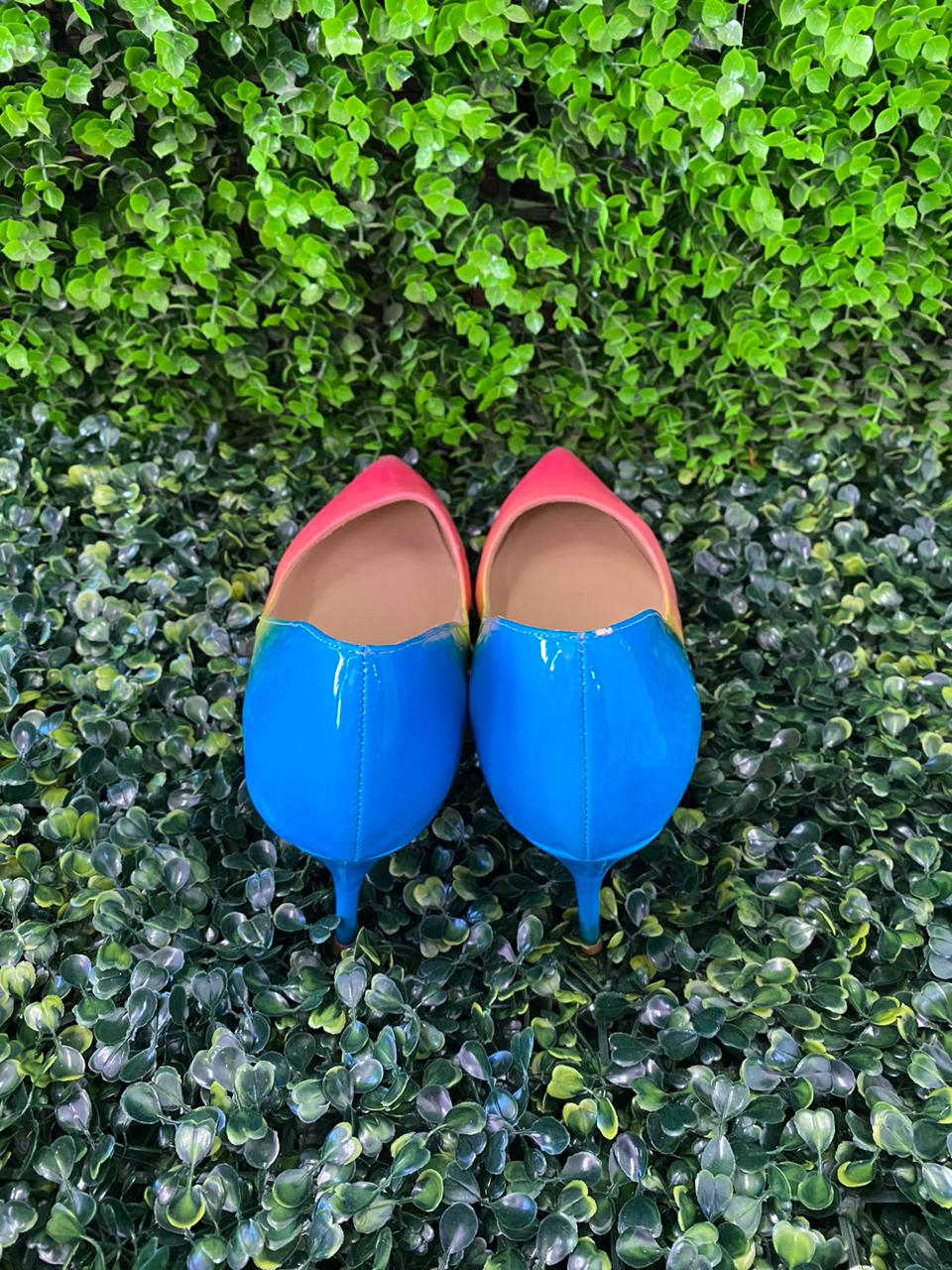 Élégant Les Chaussures Sunrise Rainbow Patent Court Heels