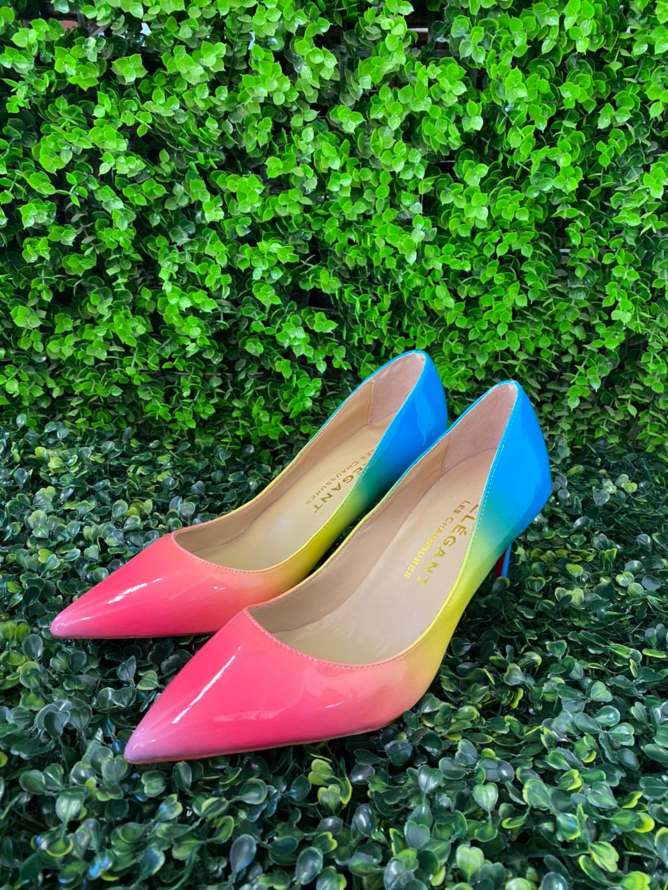Élégant Les Chaussures Sunrise Rainbow Patent Court Heels