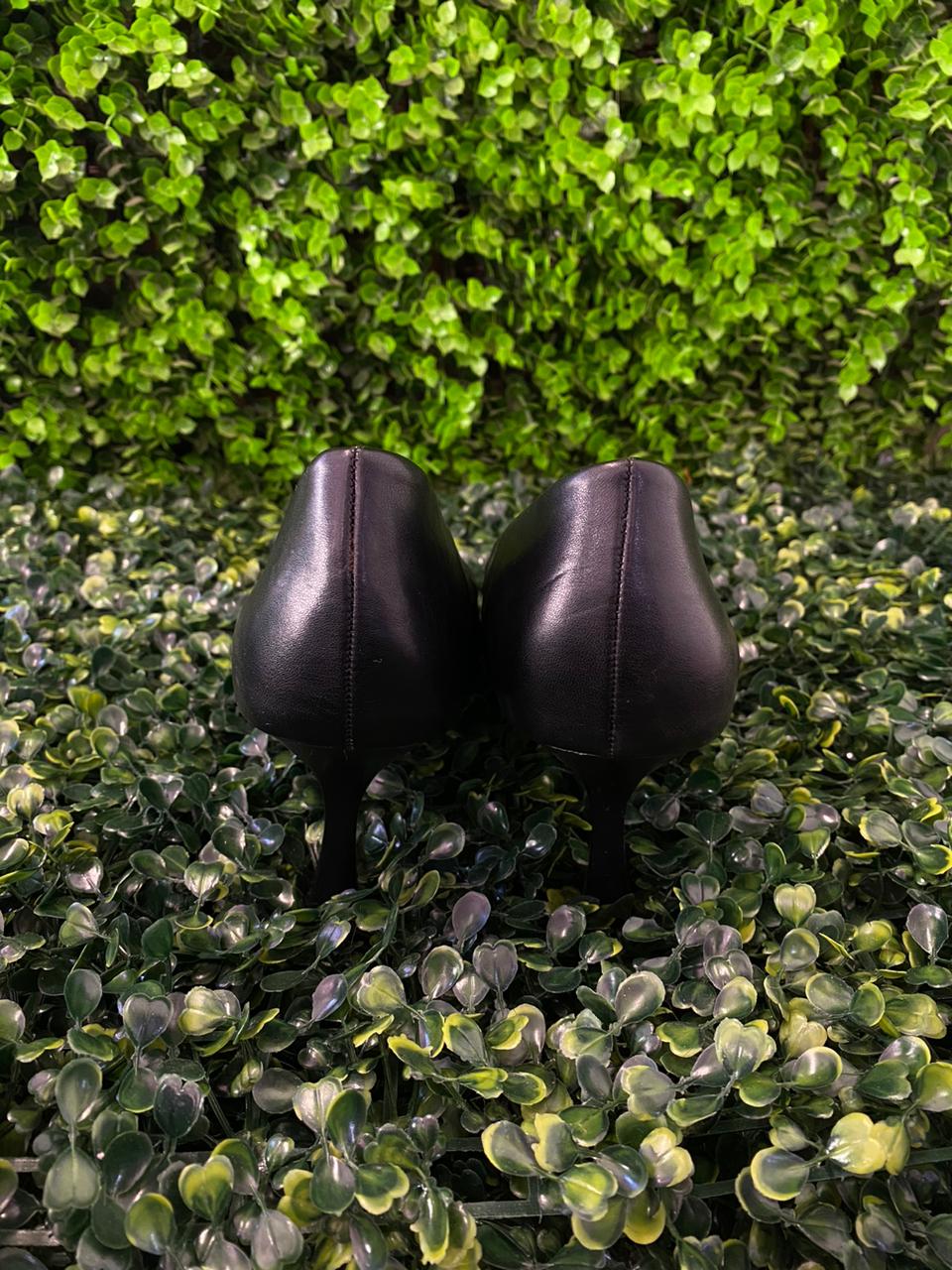 Lamara Paris Black Pointed Court Heels