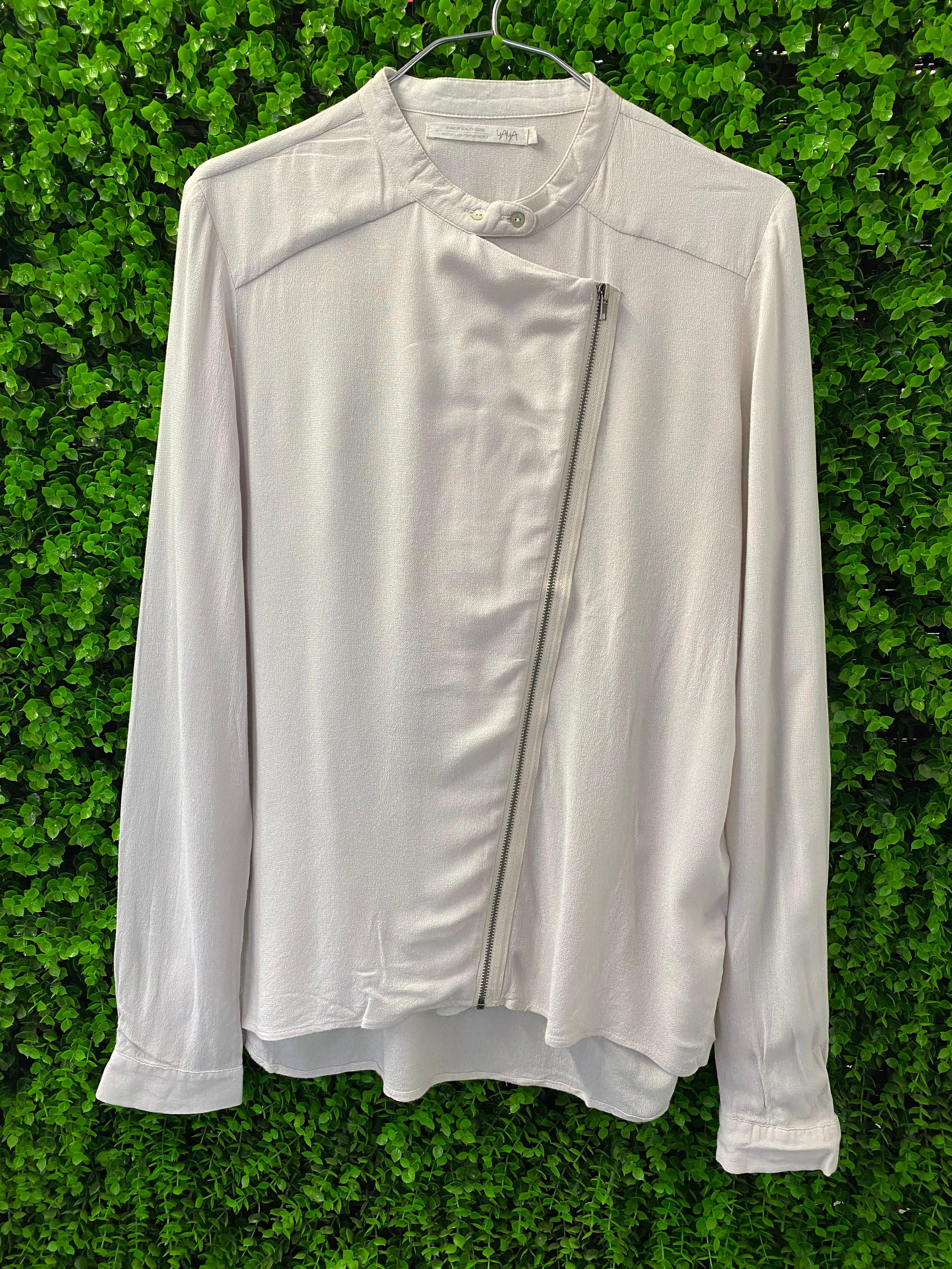YAYA Soft White Asymmetrical Zip Blouse
