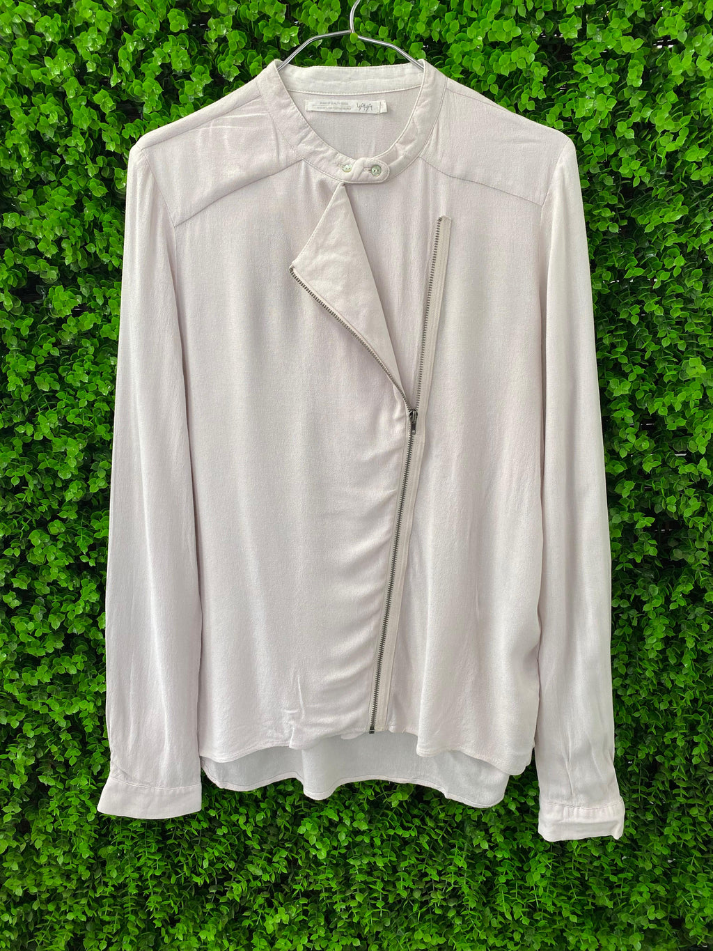 YAYA Soft White Asymmetrical Zip Blouse