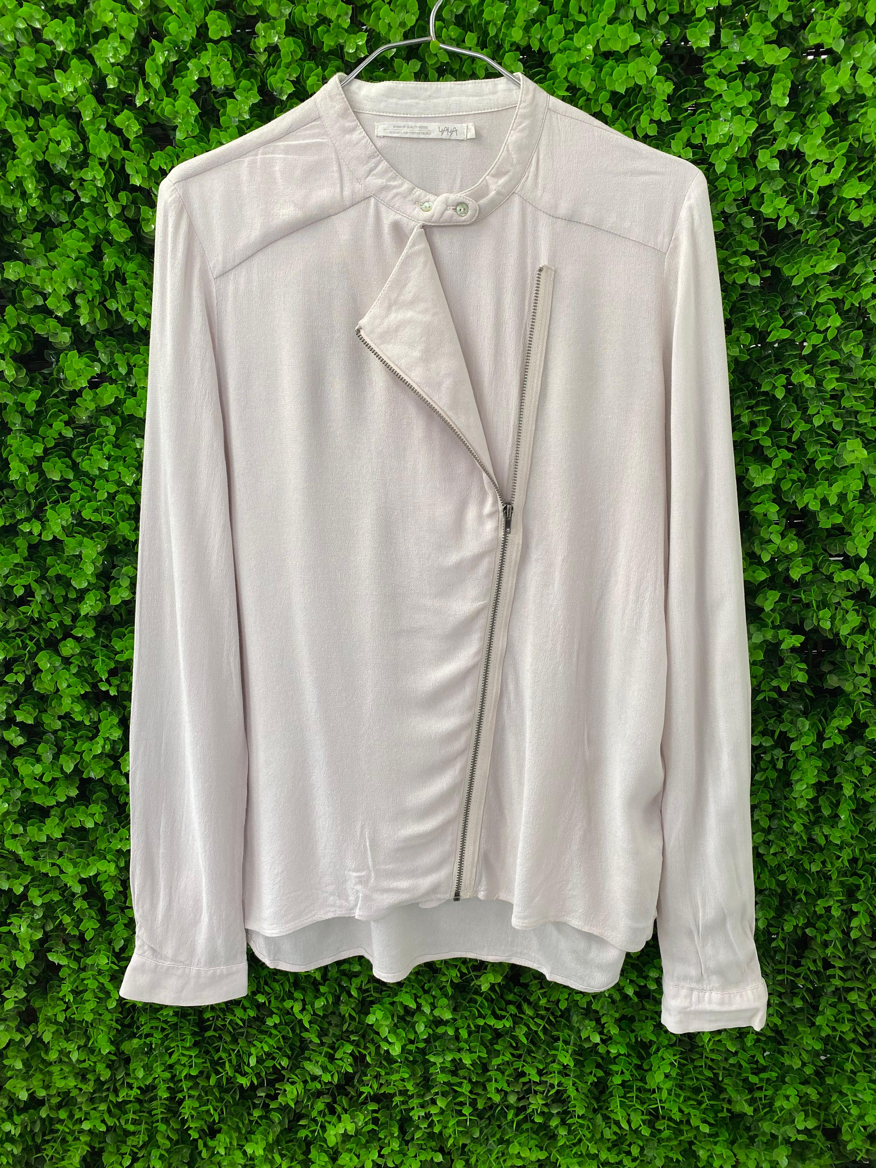 YAYA Soft White Asymmetrical Zip Blouse
