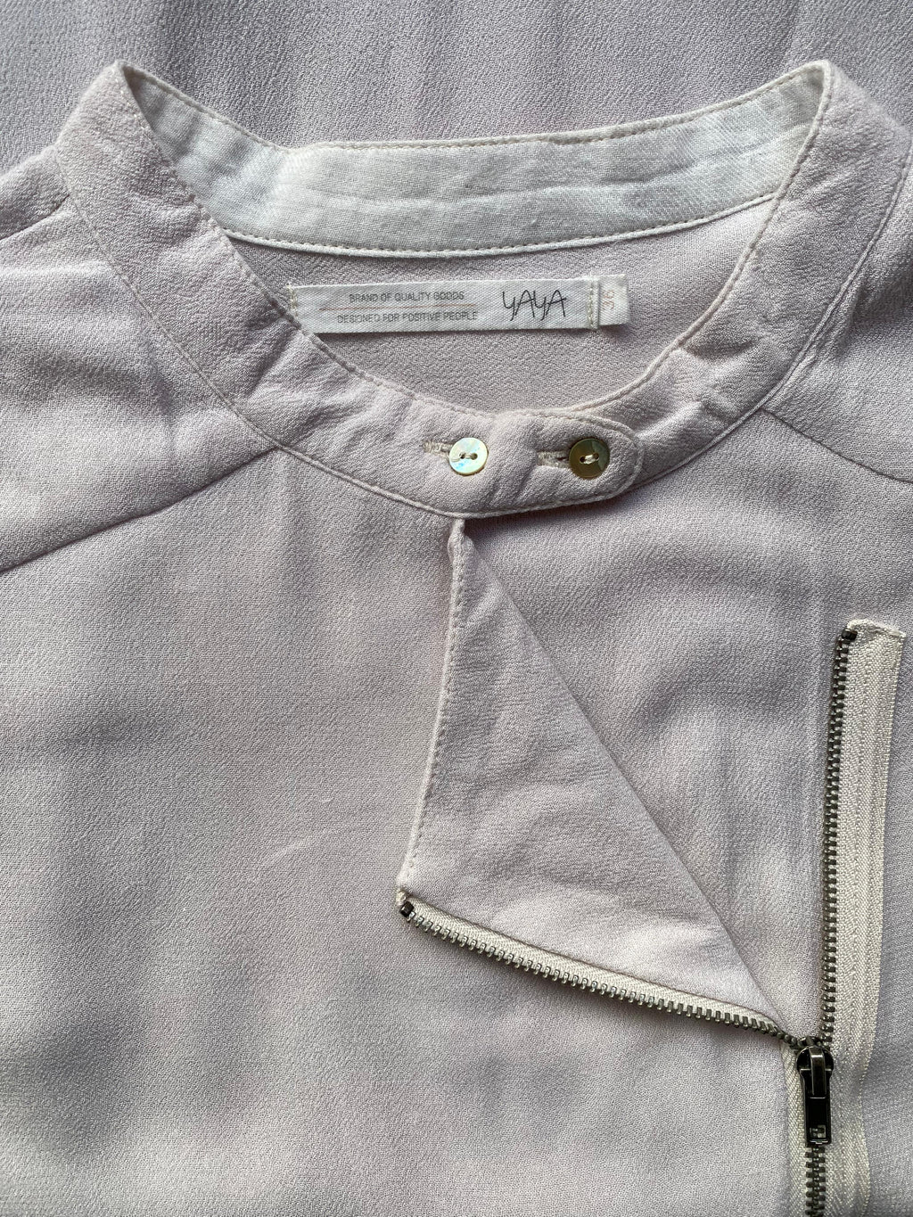 YAYA Soft White Asymmetrical Zip Blouse