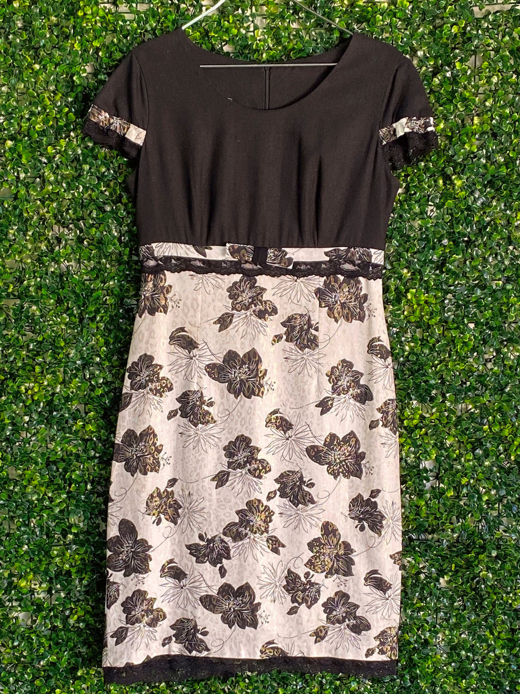 Izzet Candan Black & Cream Floral Lace-Trim Dress — front