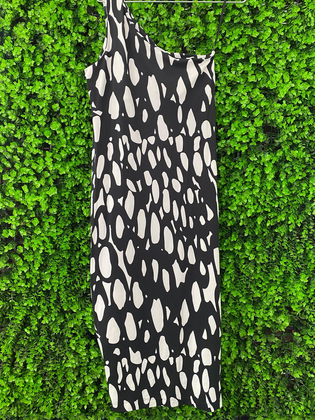 Nina J Runway Black and Ivory One-Shoulder Midi Dress