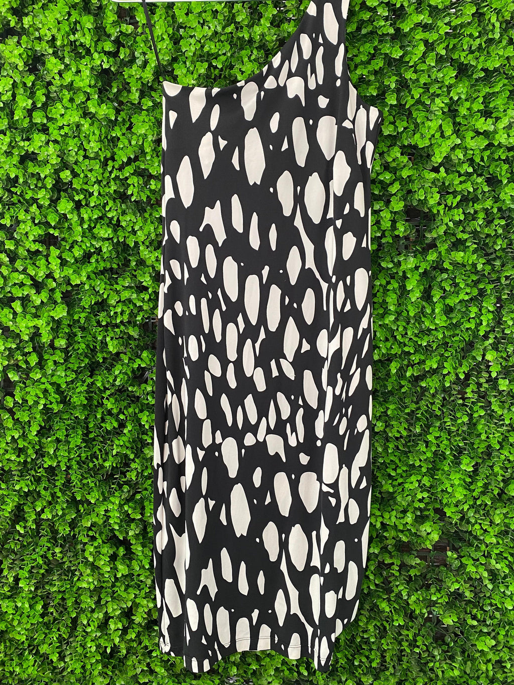 Nina J Runway Black and Ivory One-Shoulder Midi Dress