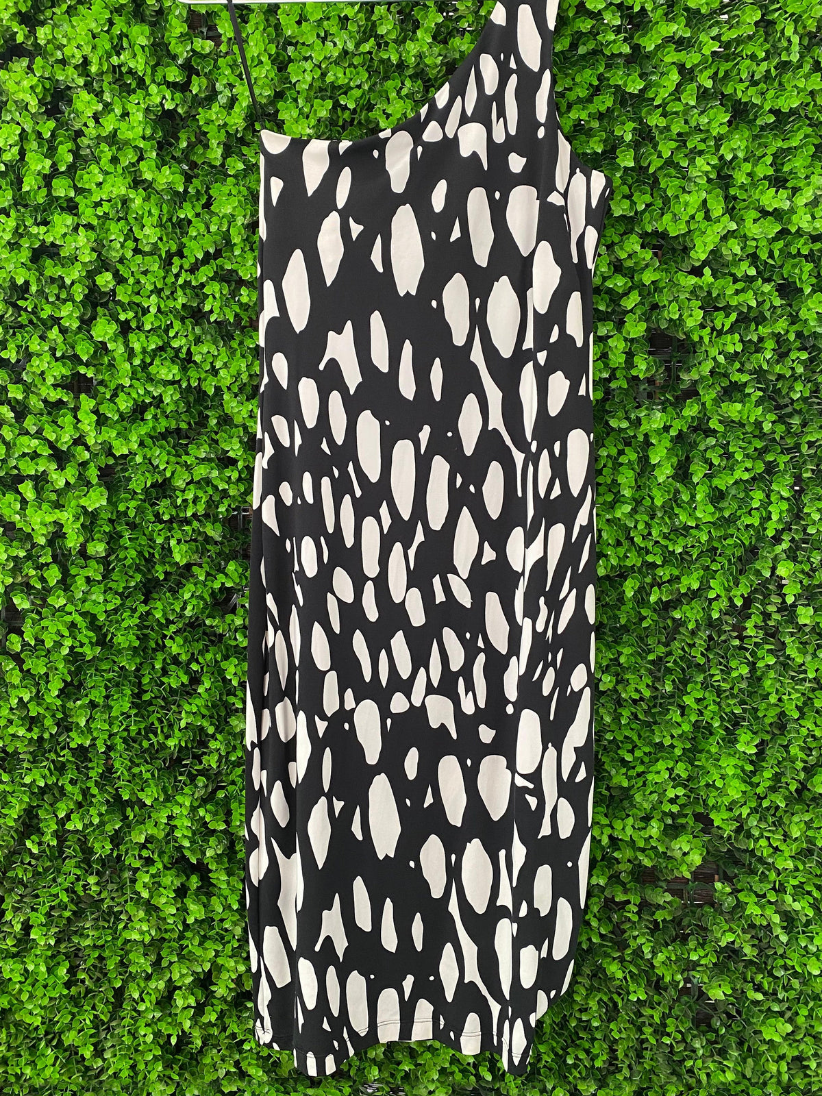 Nina J Runway Black and Ivory One-Shoulder Midi Dress