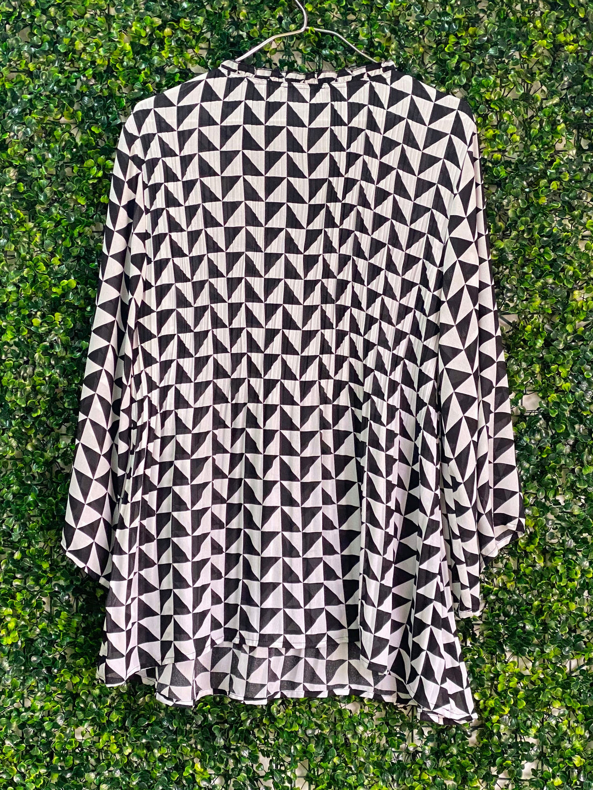 Queenspark Black & White Geometric Print Blouse — back