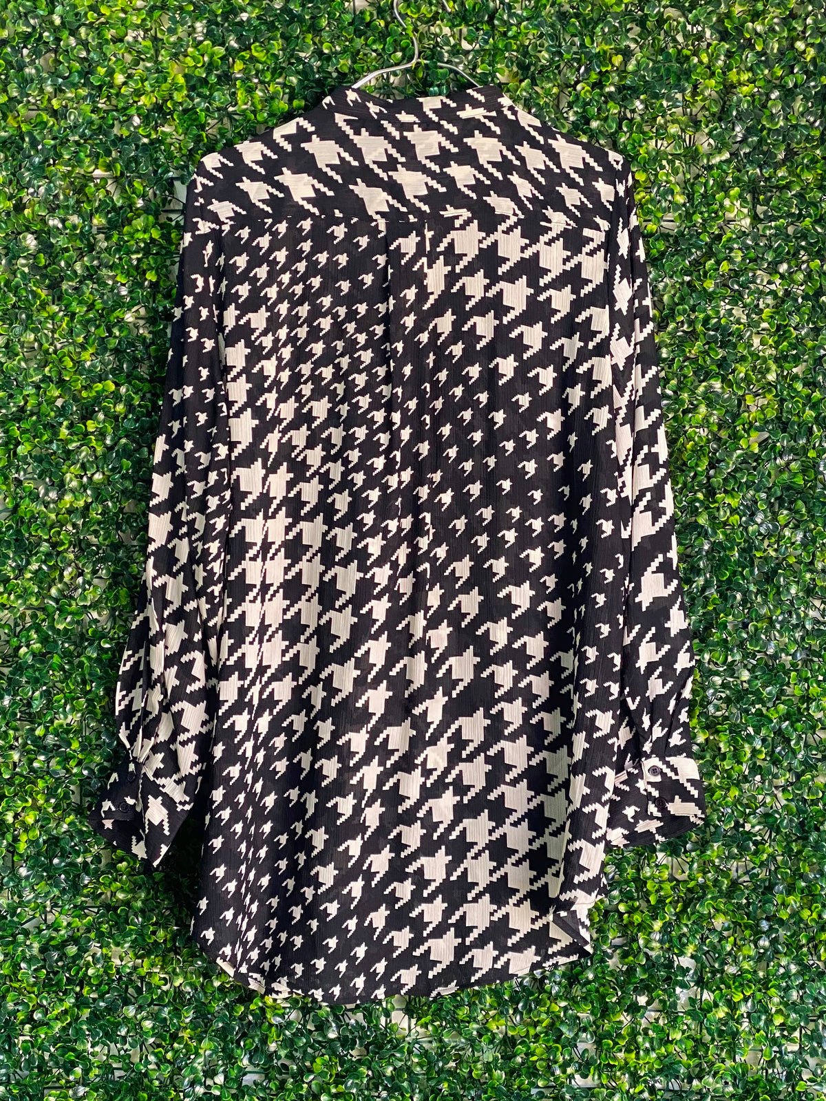 H&M Black & Ivory Mixed Houndstooth Shirt — back